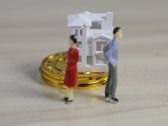 夫妻有房改房和筹资房算合法吗