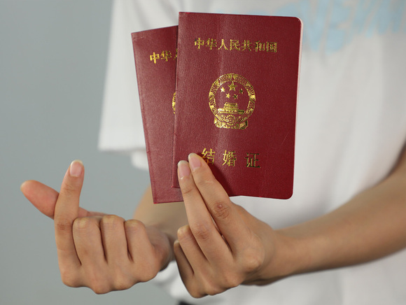 再婚时离婚证要收回吗