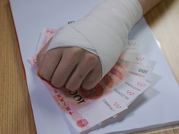 车祸扭伤一般赔多少钱