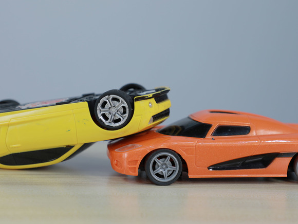 交通事故一个证人证言有效吗，交通事故多长时间报警有效