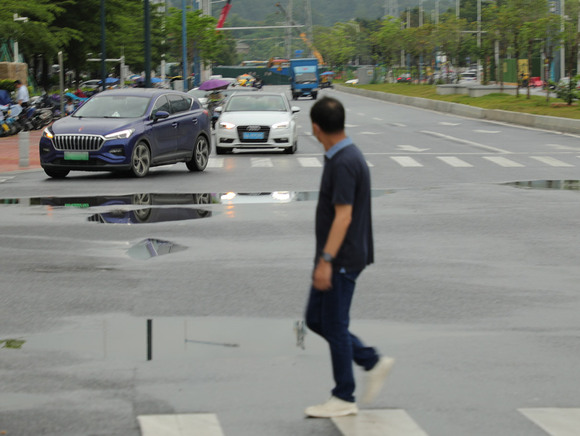 车头过了人行道算闯红灯吗