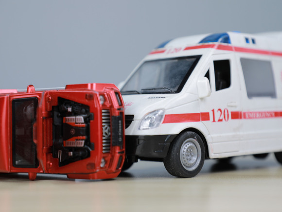 全责撞人后，伤者家属不护理如何处理