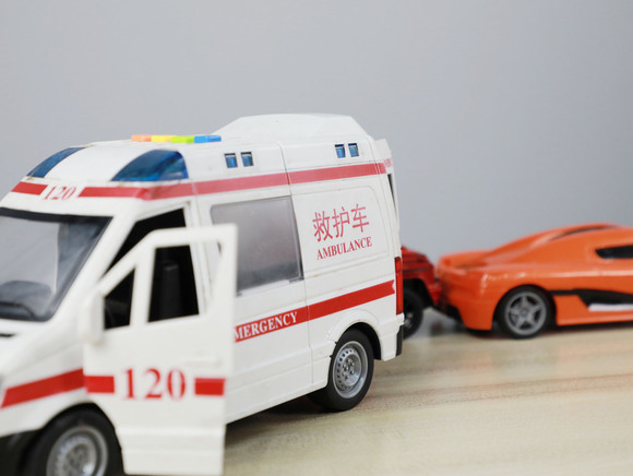 两孩子玩时一个受伤，赔偿如何解决