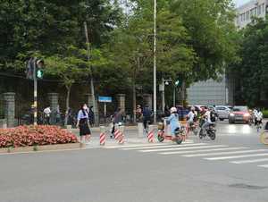 孩子在非机动车道上骑车被撞谁负责