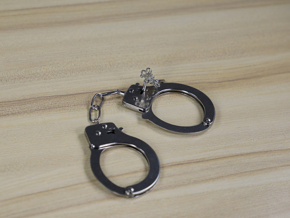 拘留需要戴手铐脚铐吗