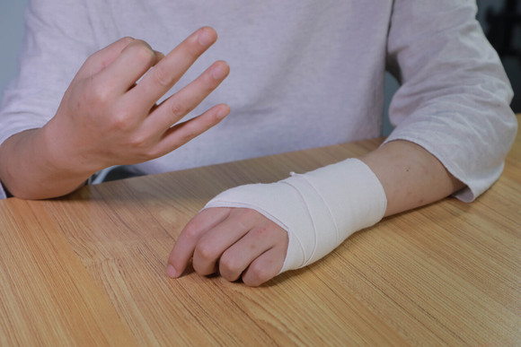 在干活的途中摔伤怎么办