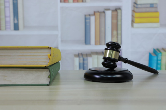 刑事诉讼法哪些人可以委托辩护人