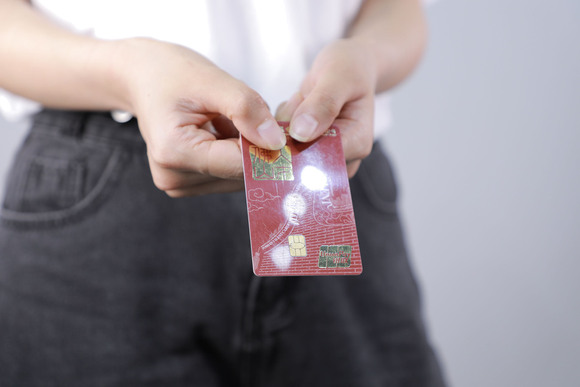 工资卡冻结了工资还能到账吗