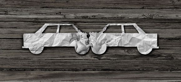 汽车逆向行驶造成交通事故保险赔付嘛