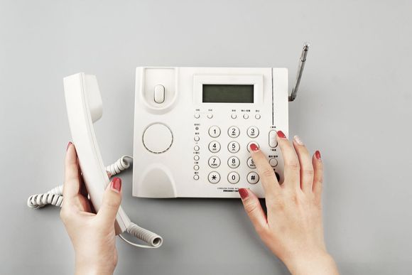 高速出车祸打什么电话报警