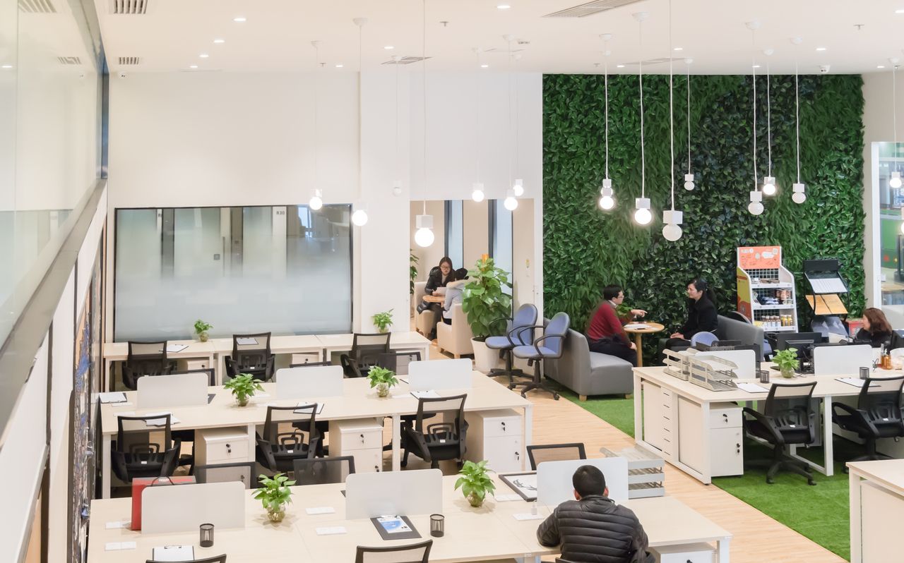 公司搬迁后如何获取工资