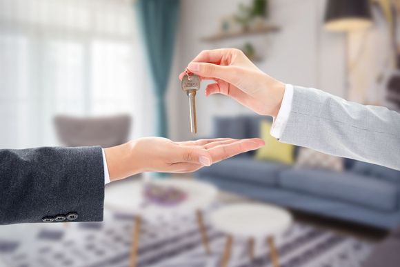 商铺跟二房东签合同需要注意什么问题