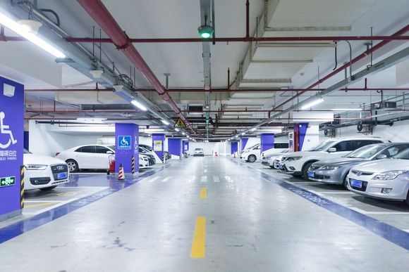 小区停车场事故交警处理吗