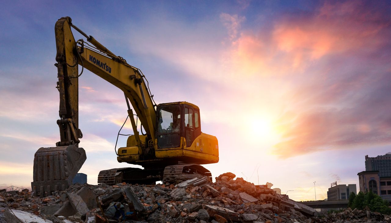 房子被没保险的装载机撞了怎么解决