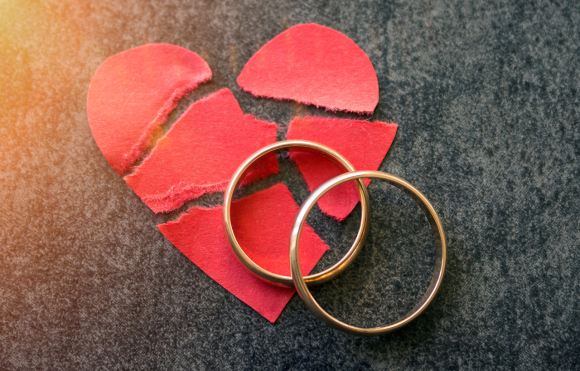 结婚三年离婚怎么分配财产