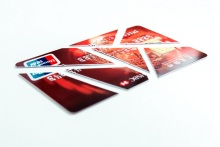 欠信用卡还不上银行卡会被冻结吗，欠信用卡还不上会连累家人吗