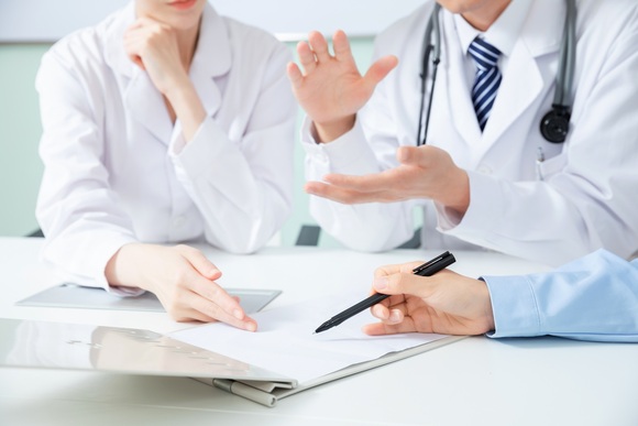 造成别人轻伤二级如何赔偿