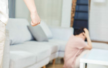 离婚家庭暴力怎么解决