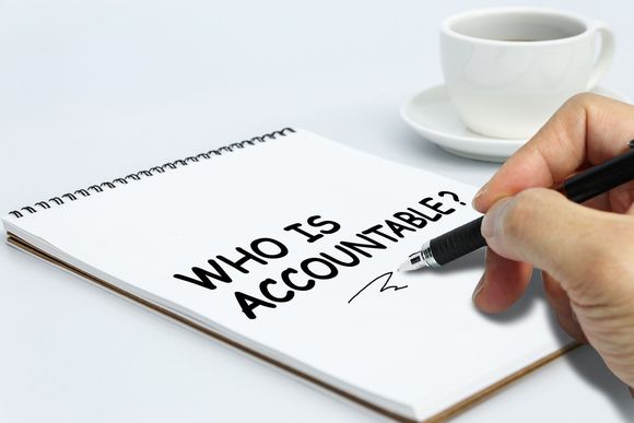 漏水漏到楼下谁负责