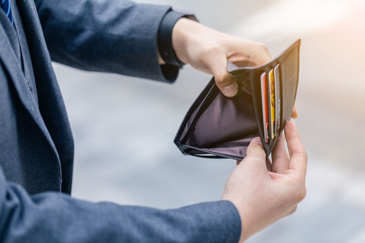 12岁小孩偷别人俩手机犯法吗